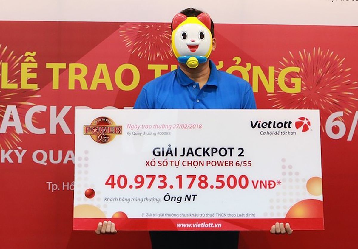 Ông N.T chơi vé bao 7 vào mùng 7 Tết và đã trúng Jackpot lớn.